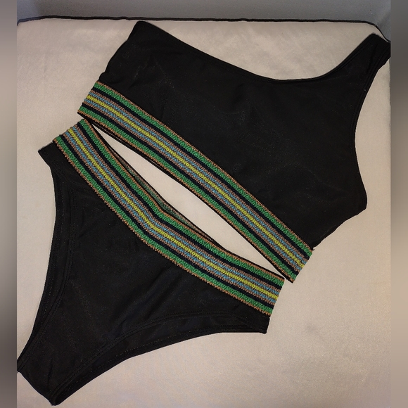 One Shoulder Bikini - Picture 1 of 3